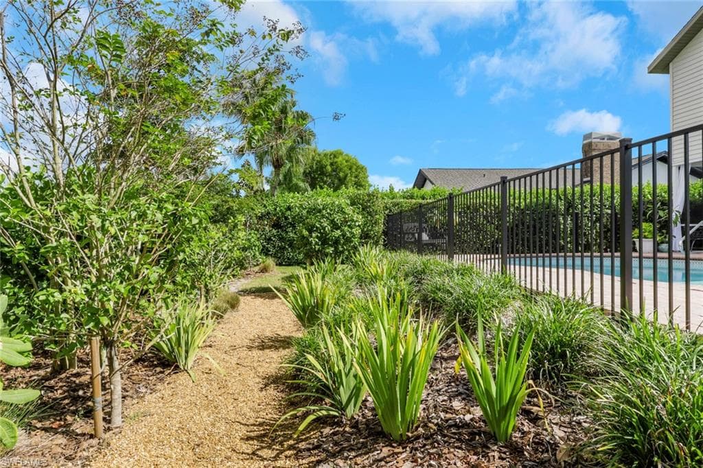 6555 Willow Lake Cir, Fort Myers, FL 33966-33