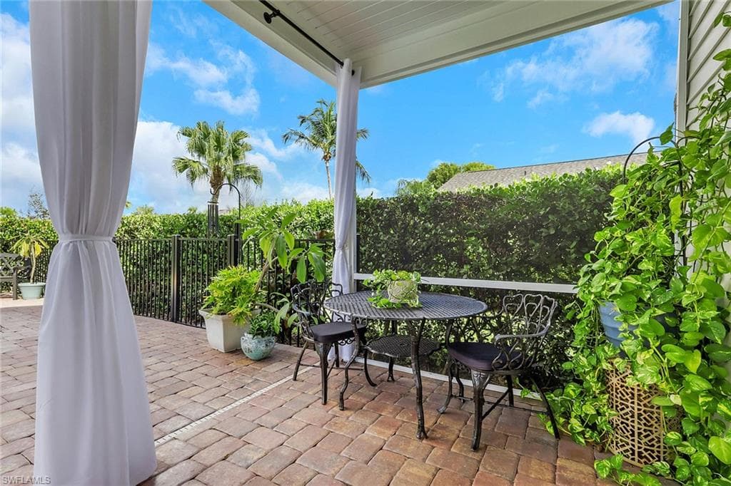 6555 Willow Lake Cir, Fort Myers, FL 33966-2