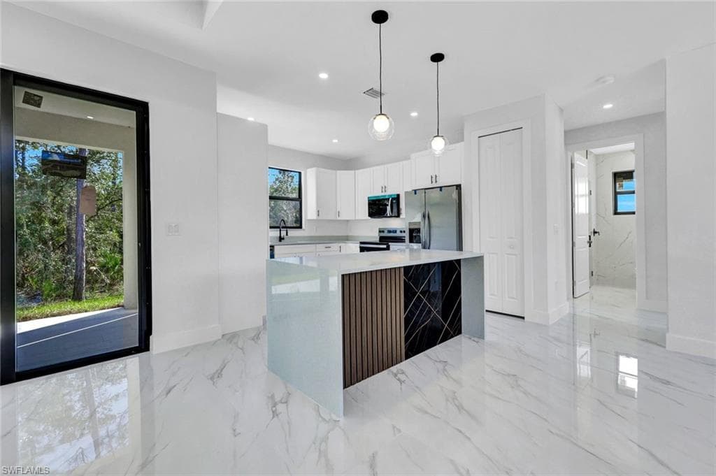 2002 10th St, Lehigh Acres, FL 33936-8