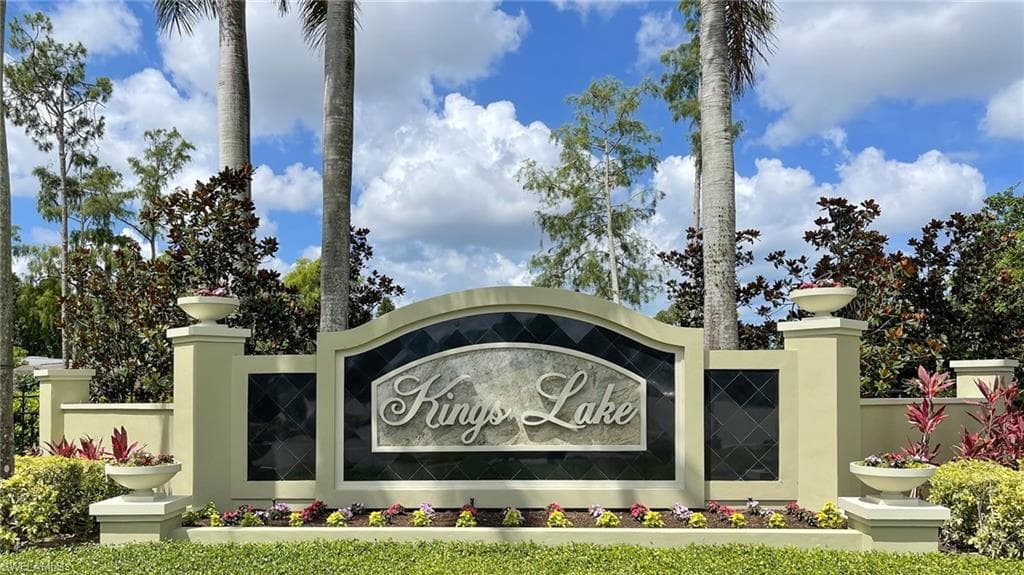 2509 Kings Lake Blvd, Naples, FL 34112-6