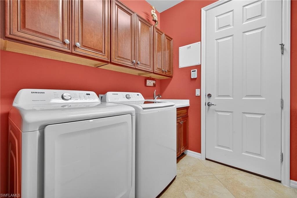 28512 Finch Ter, Bonita Springs, FL 34135-21