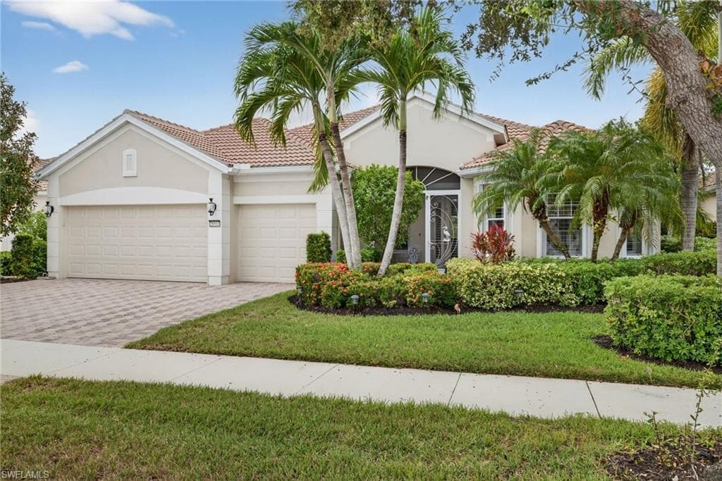 28512 Finch Ter, Bonita Springs, FL 34135-1