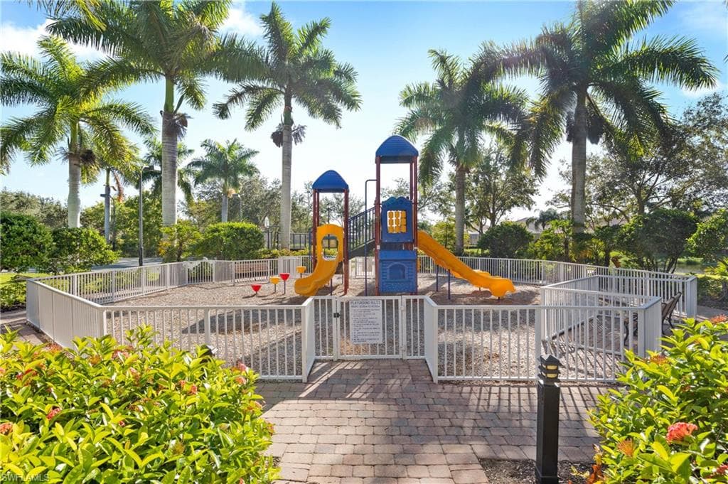 28512 Finch Ter, Bonita Springs, FL 34135-39