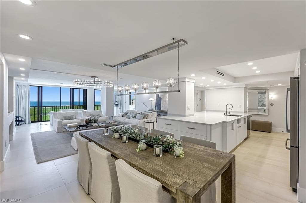 5601 Turtle Bay Dr 1102, Naples, FL 34108-8