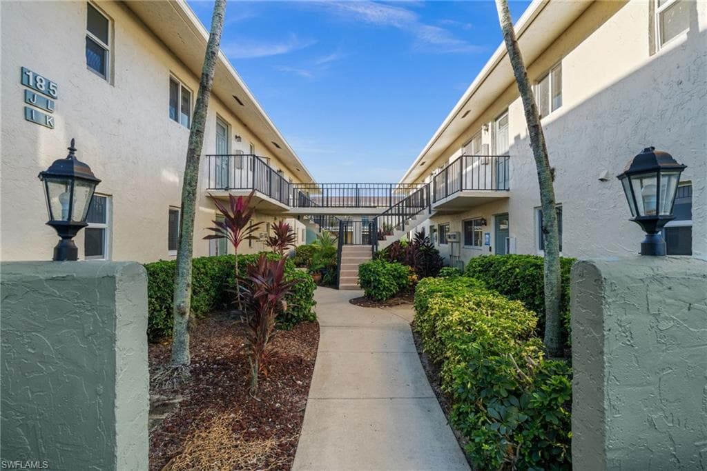 185 Palm Dr P, Naples, FL 34112-25