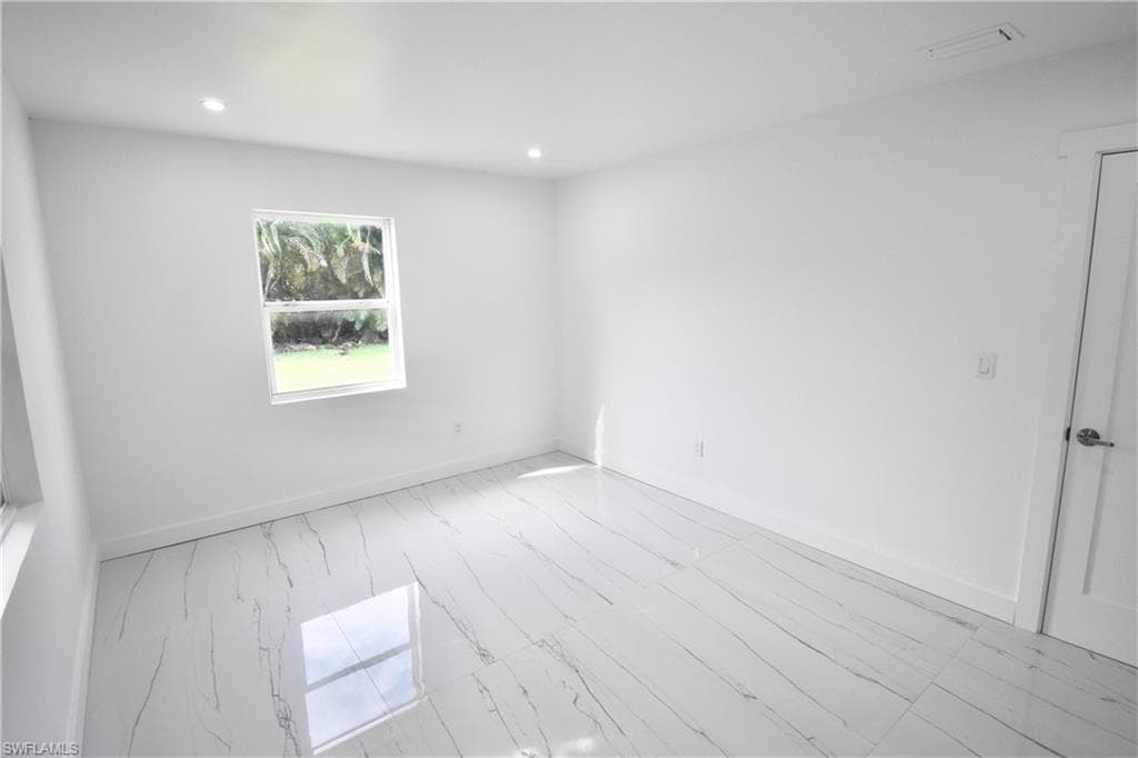 2116 Pineview Rd, Fort Myers, FL 33901-18