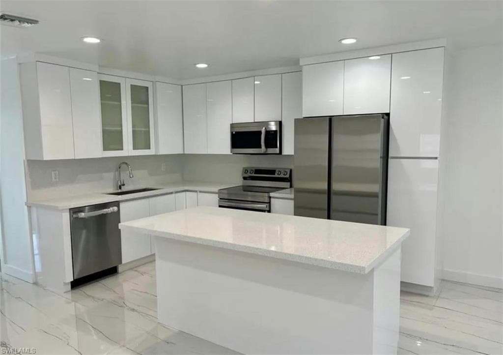 2116 Pineview Rd, Fort Myers, FL 33901-2