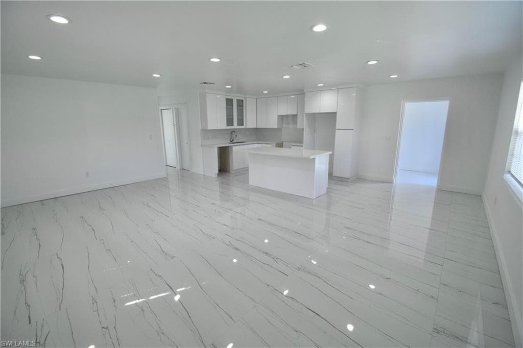 2116 Pineview Rd, Fort Myers, FL 33901-3
