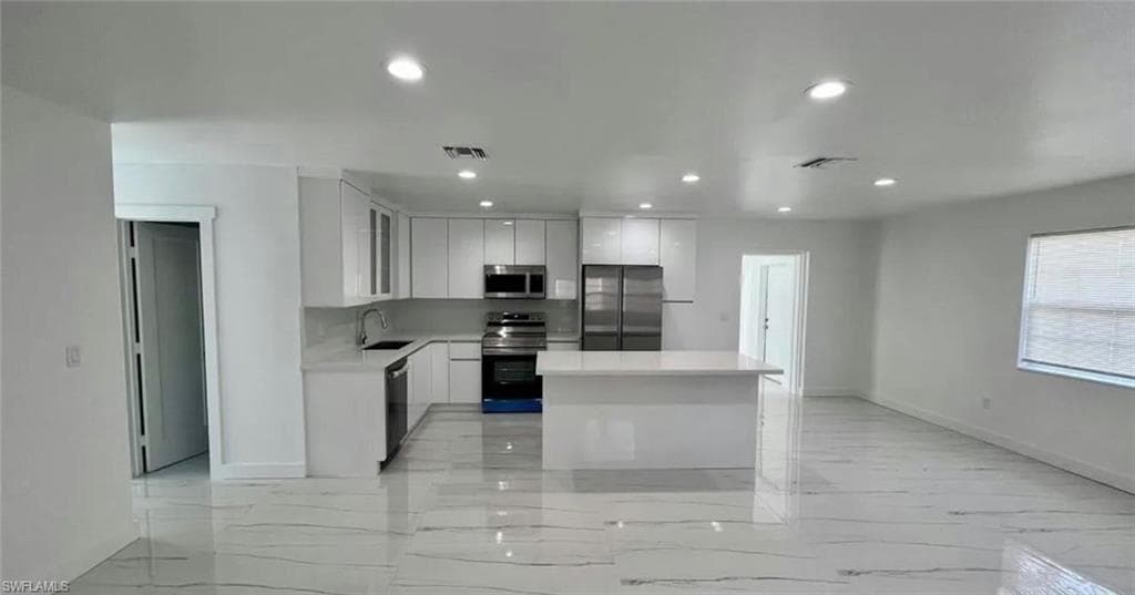 2116 Pineview Rd, Fort Myers, FL 33901-4