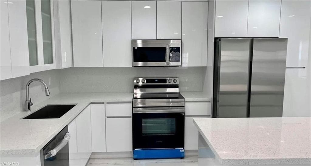 2116 Pineview Rd, Fort Myers, FL 33901-5
