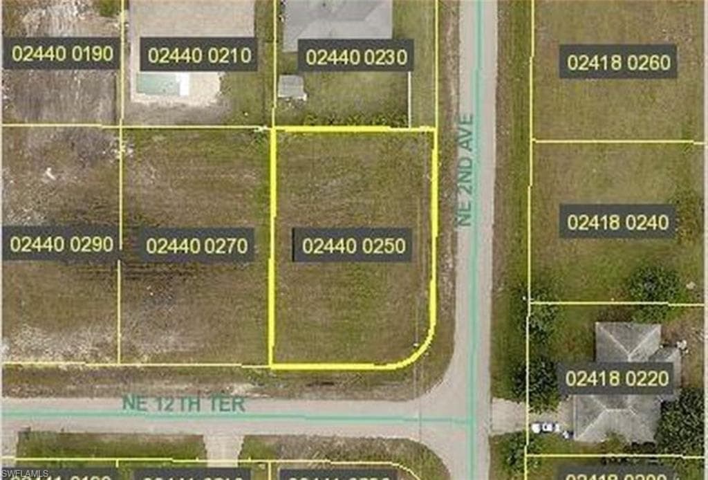 129 12th Ter, Cape Coral, FL 33909-1