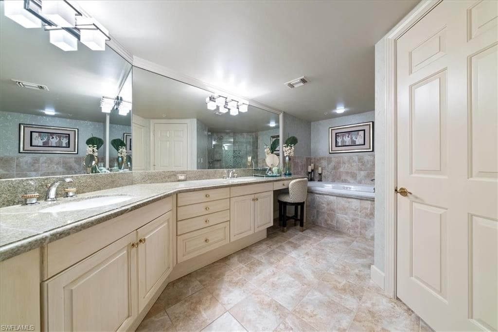 4021 Gulf Shore Blvd N 1706, Naples, FL 34103-13