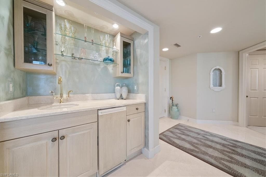 4021 Gulf Shore Blvd N 1706, Naples, FL 34103-18