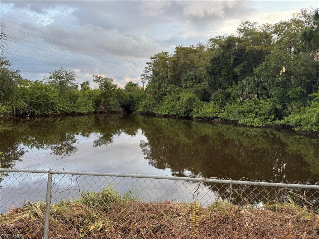 15750 Treasure Island Ln, Fort Myers, FL 33905-8