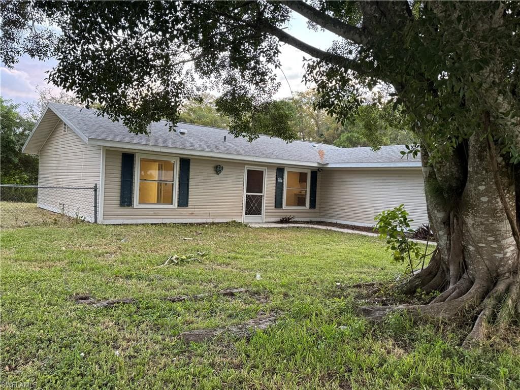 15750 Treasure Island Ln, Fort Myers, FL 33905-2