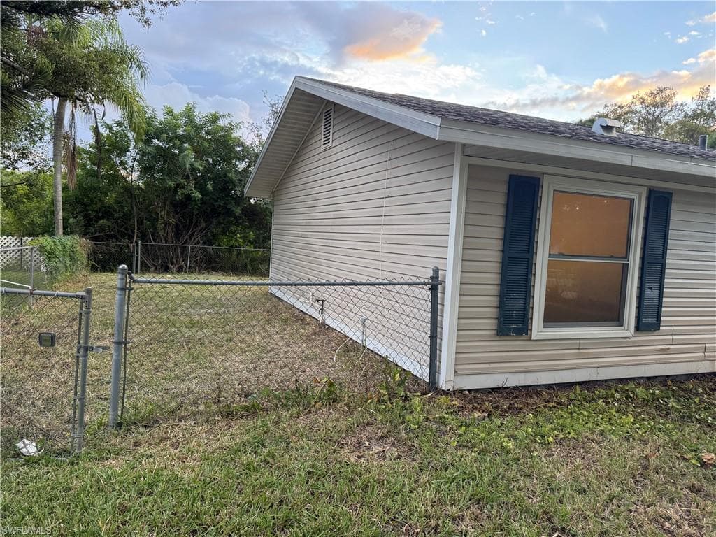 15750 Treasure Island Ln, Fort Myers, FL 33905-6