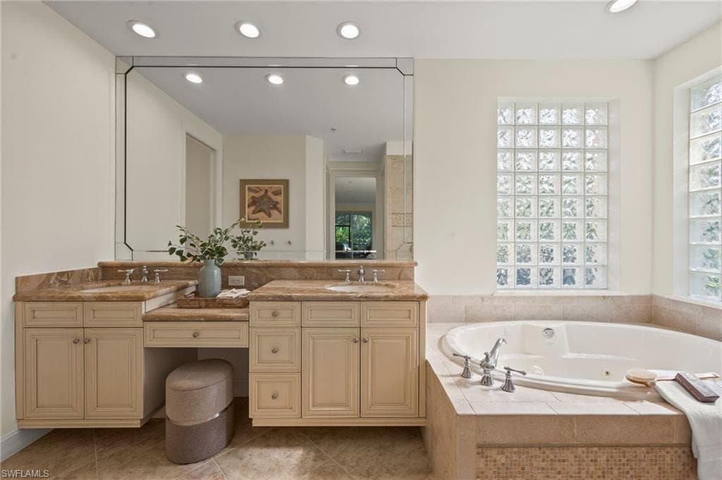 2886 Castillo Ct 101, Naples, FL 34109-18