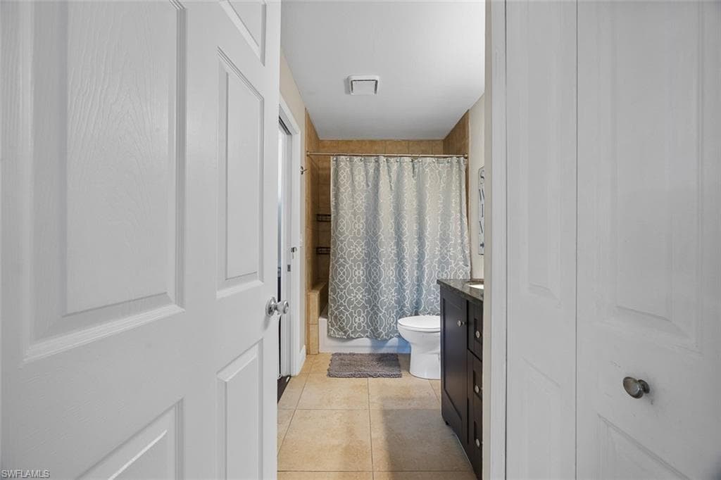 441 3rd St SW, Naples, FL 34117-18