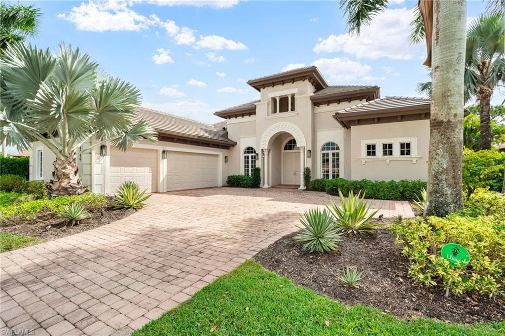 8996 Crooked Stick Ct, Naples, FL 34113-2
