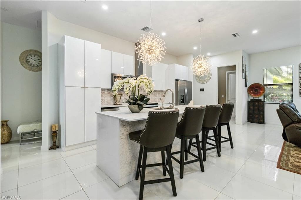 2960 6th Ave NE, Naples, FL 34120-8