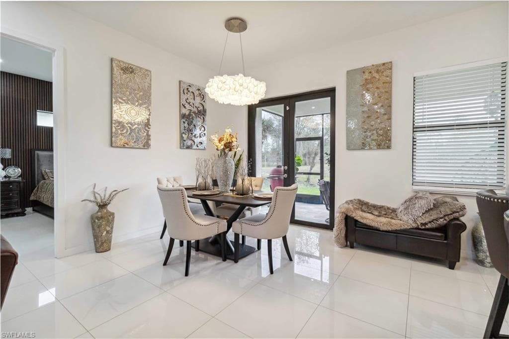 2960 6th Ave NE, Naples, FL 34120-9