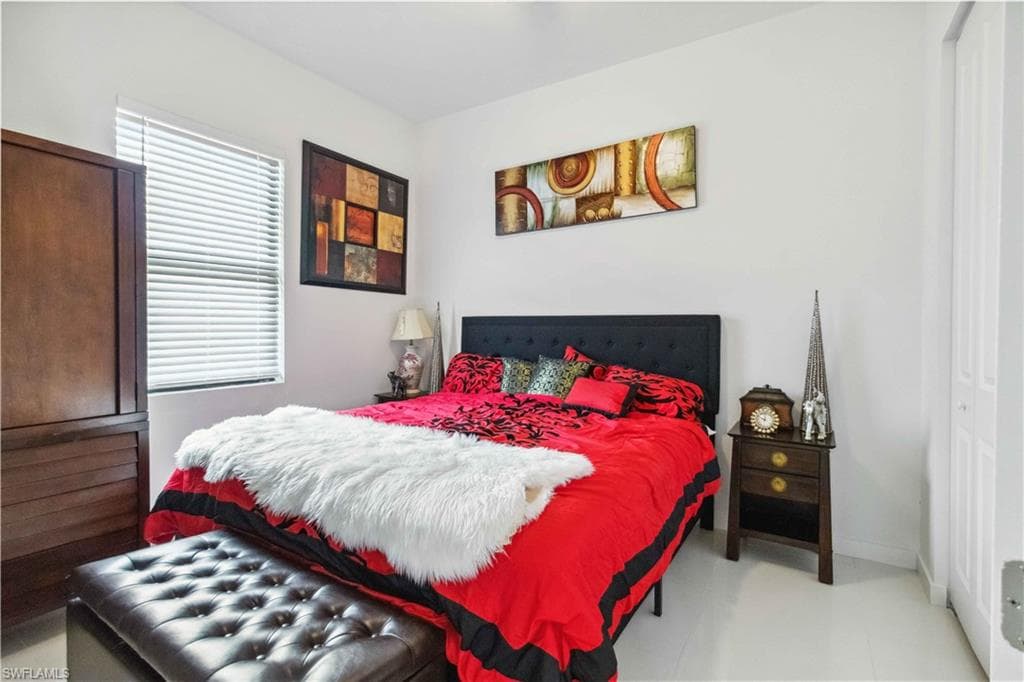 2960 6th Ave NE, Naples, FL 34120-15