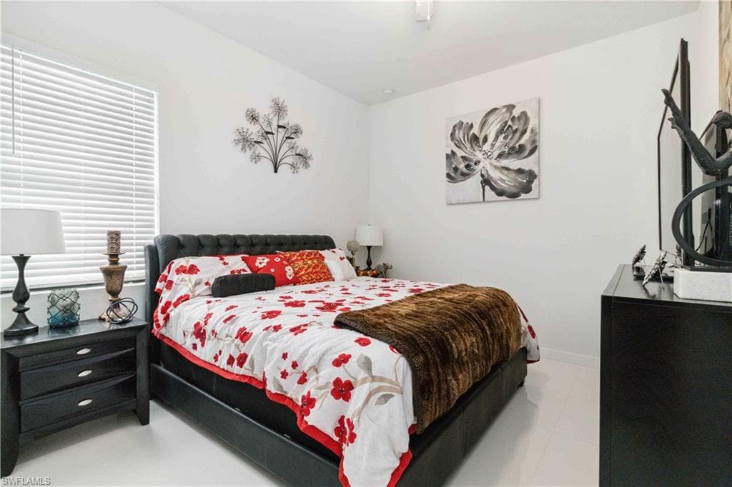 2960 6th Ave NE, Naples, FL 34120-16