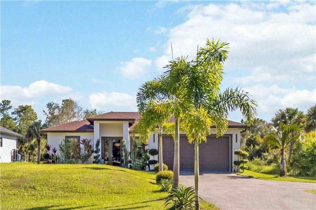 2960 6th Ave NE, Naples, FL 34120-1