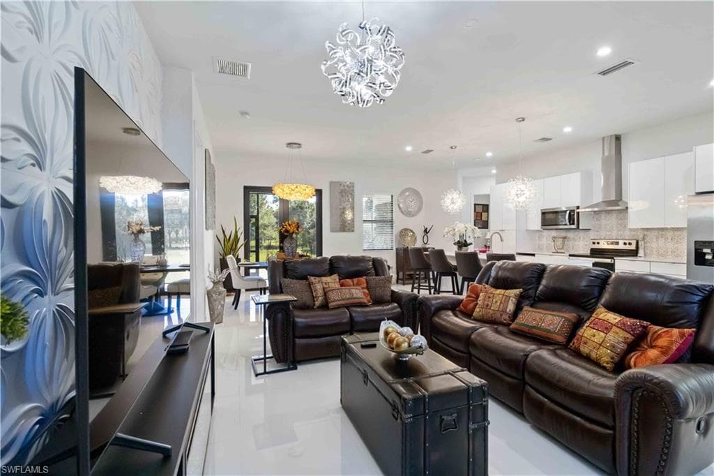 2960 6th Ave NE, Naples, FL 34120-3