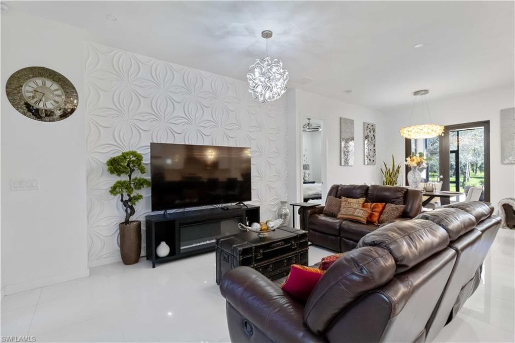 2960 6th Ave NE, Naples, FL 34120-4