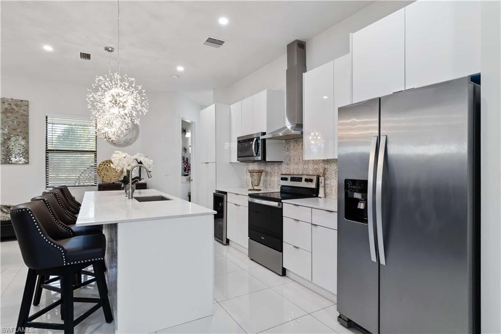 2960 6th Ave NE, Naples, FL 34120-5