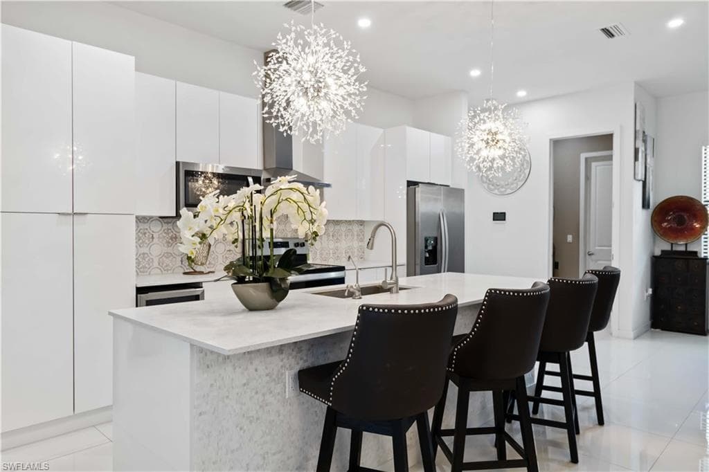 2960 6th Ave NE, Naples, FL 34120-6