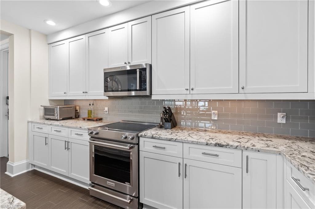 1030 3rd Ave S 319, Naples, FL 34102-8