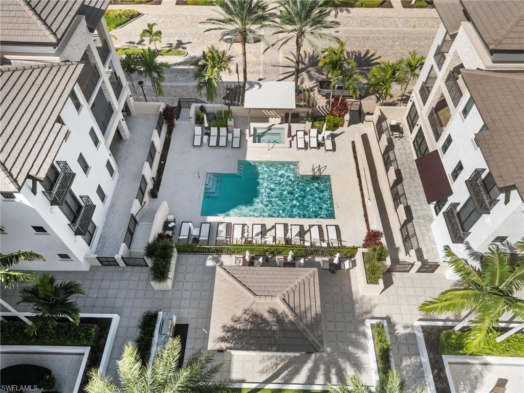 1030 3rd Ave S 319, Naples, FL 34102-26