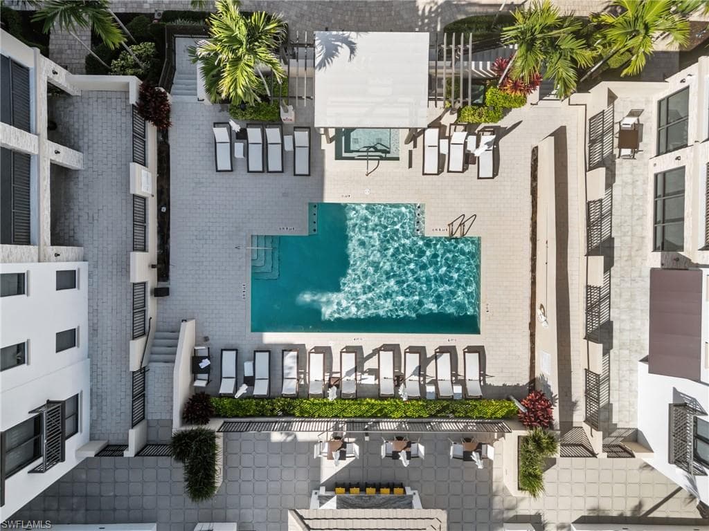 1030 3rd Ave S 319, Naples, FL 34102-27