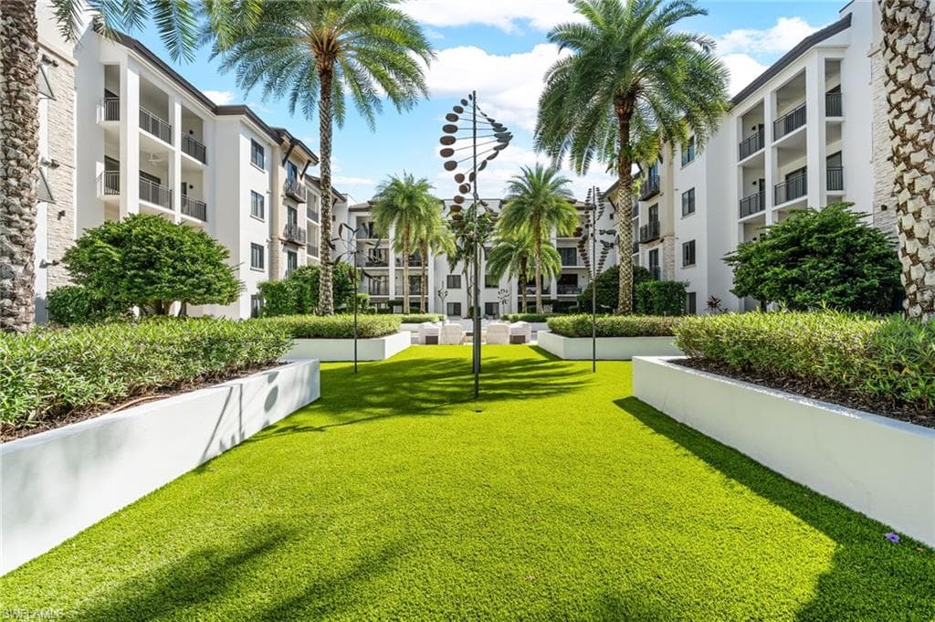 1030 3rd Ave S 319, Naples, FL 34102-29