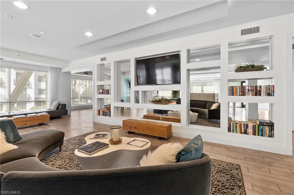 1030 3rd Ave S 319, Naples, FL 34102-35