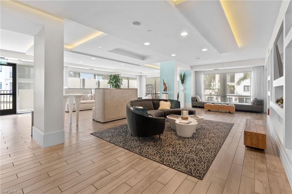 1030 3rd Ave S 319, Naples, FL 34102-36