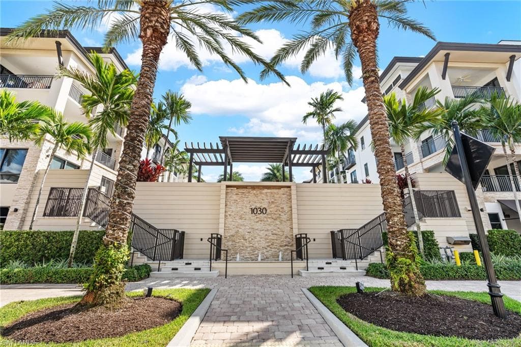 1030 3rd Ave S 319, Naples, FL 34102-39