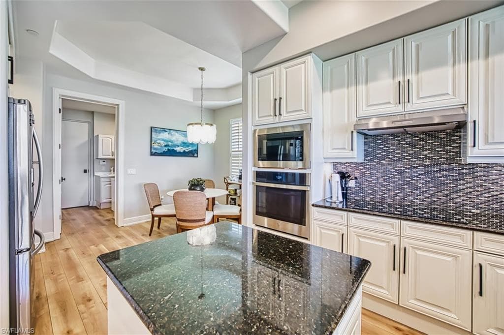 588 Avellino Isles Cir 101, Naples, FL 34119-27