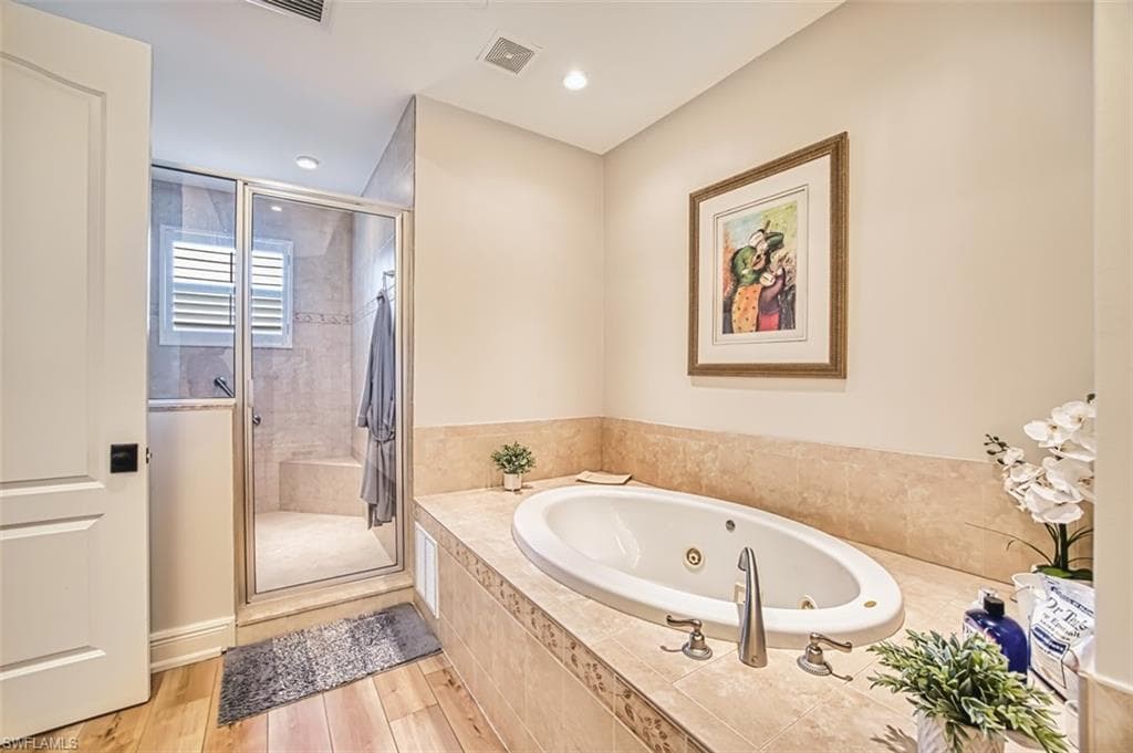 588 Avellino Isles Cir 101, Naples, FL 34119-34