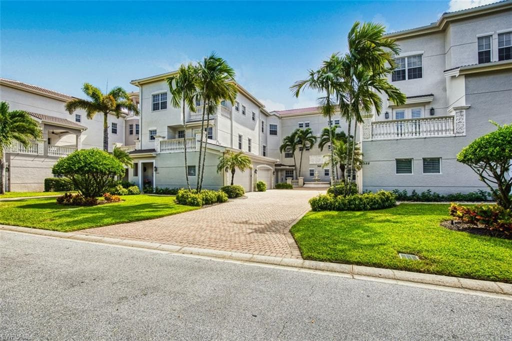 588 Avellino Isles Cir 101, Naples, FL 34119-2