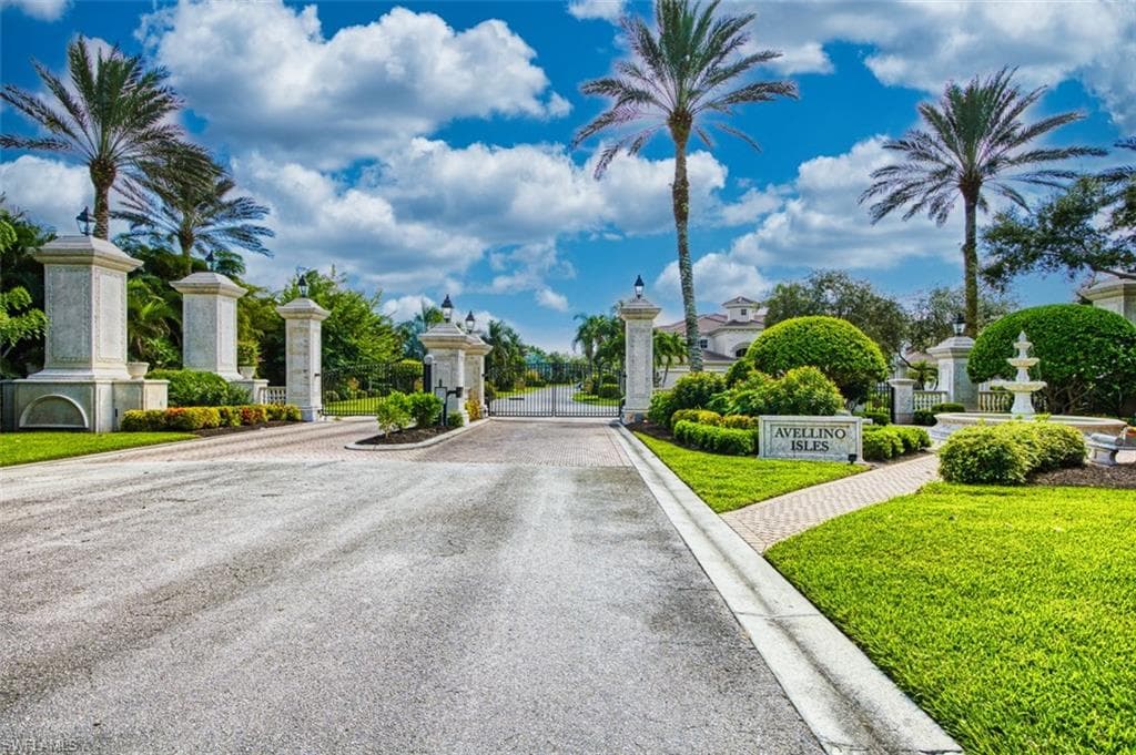588 Avellino Isles Cir 101, Naples, FL 34119-40