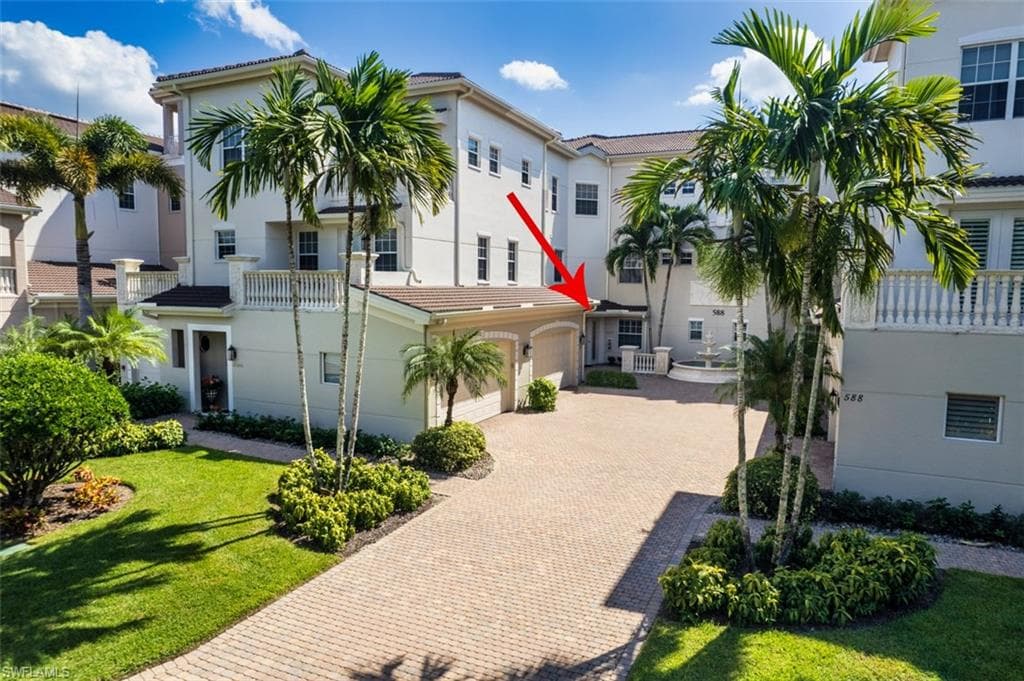 588 Avellino Isles Cir 101, Naples, FL 34119-3