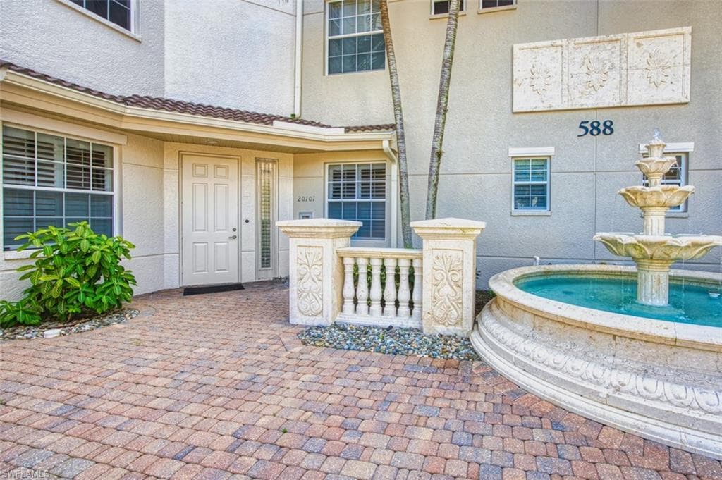 588 Avellino Isles Cir 101, Naples, FL 34119-7
