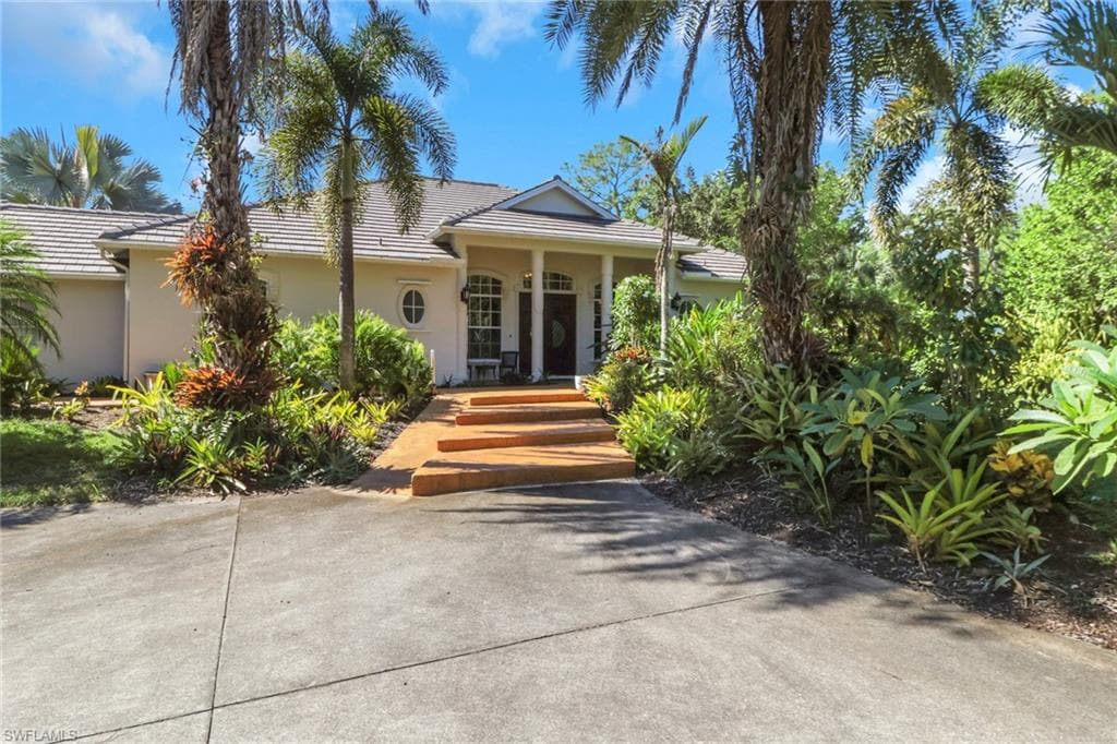 4380 7th Ave SW, Naples, FL 34119-1