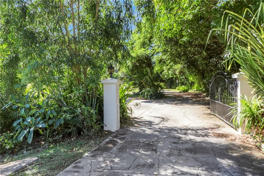 4380 7th Ave SW, Naples, FL 34119-2