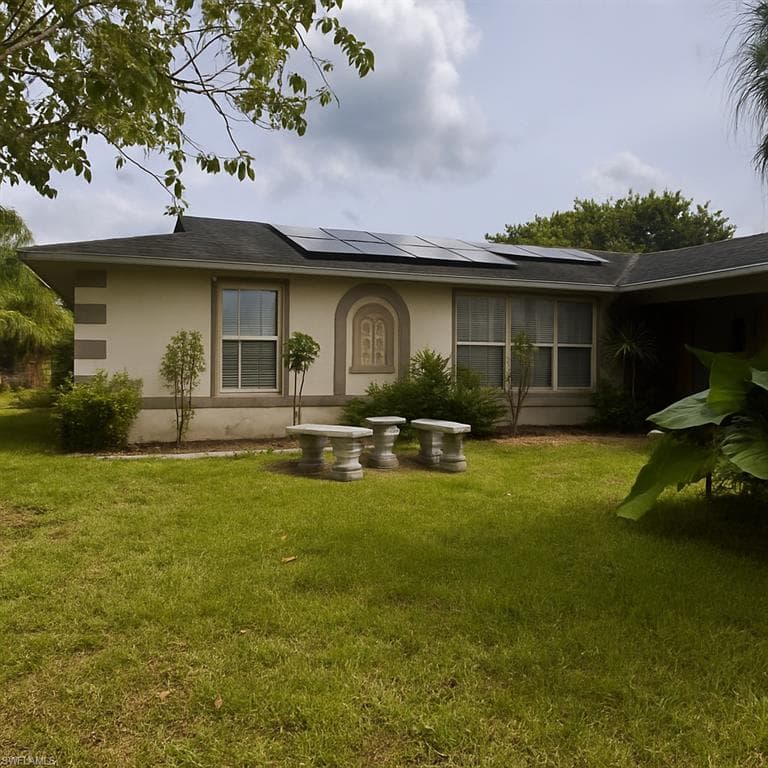 460 12th St NE, Naples, FL 34120-1