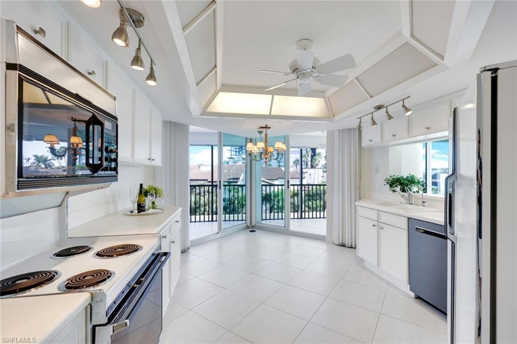 4651 Gulf Shore Blvd N 207, Naples, FL 34103-9