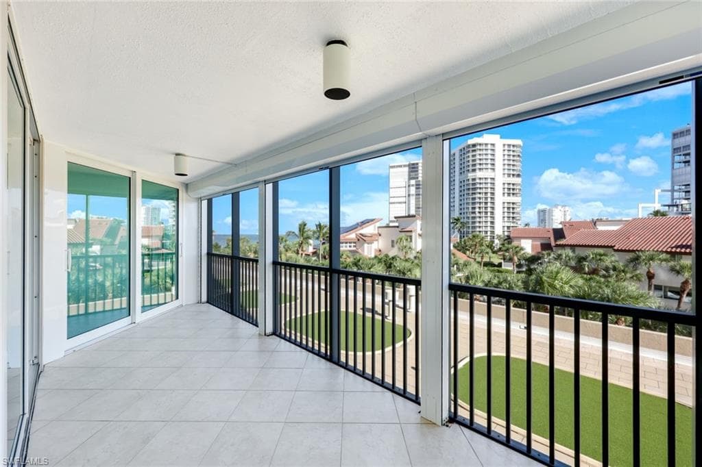 4651 Gulf Shore Blvd N 207, Naples, FL 34103-21